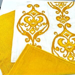 NWT 3 Crate & Barrel Pillowcases Square Rectangular Buckley Maize Print Solid